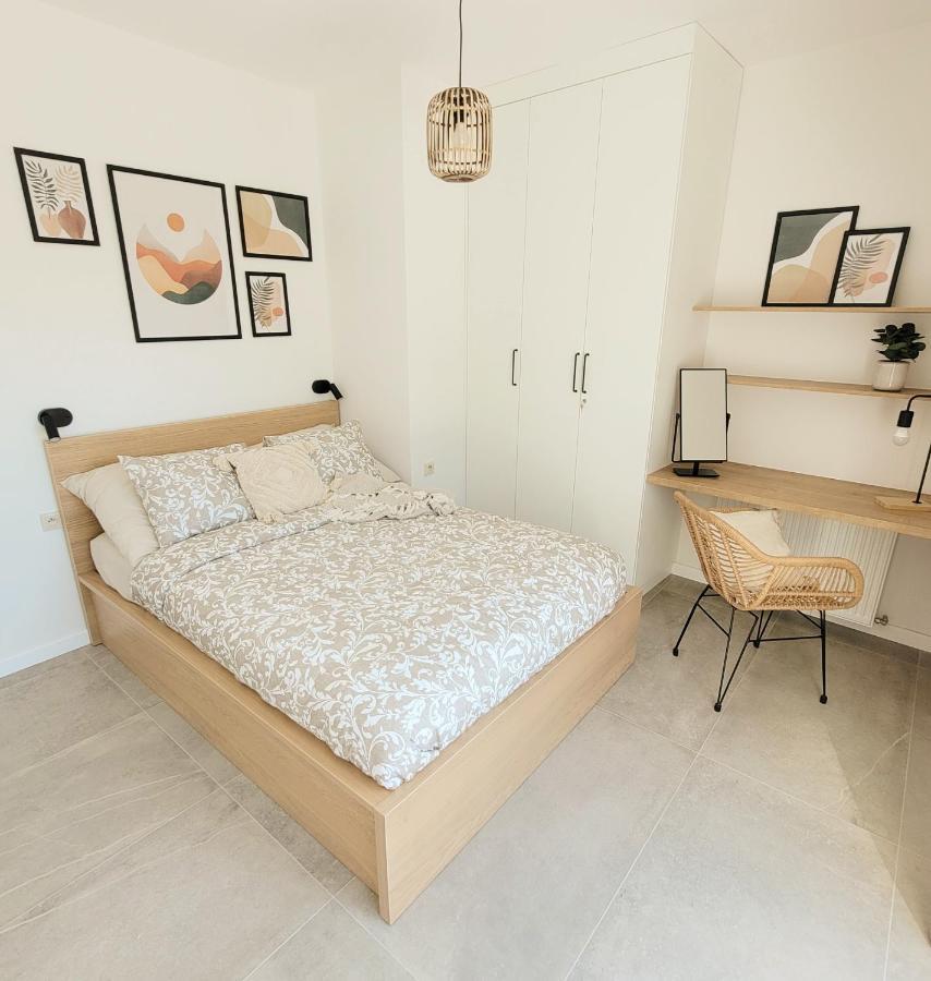 Pine Point Apartament With Terrace, Shared Pool, Tennis Court 波别罗沃 外观 照片