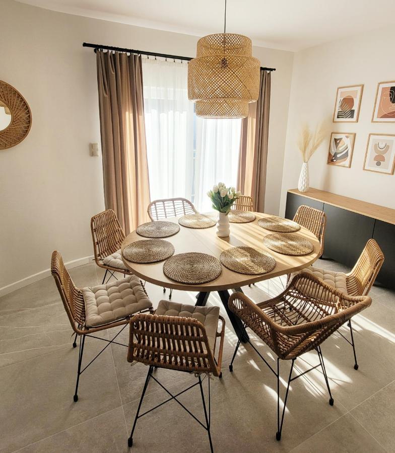 Pine Point Apartament With Terrace, Shared Pool, Tennis Court 波别罗沃 外观 照片