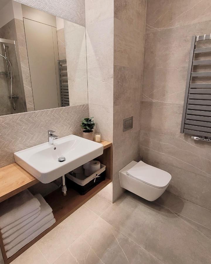 Pine Point Apartament With Terrace, Shared Pool, Tennis Court 波别罗沃 外观 照片
