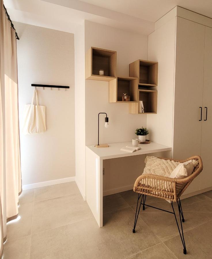 Pine Point Apartament With Terrace, Shared Pool, Tennis Court 波别罗沃 外观 照片