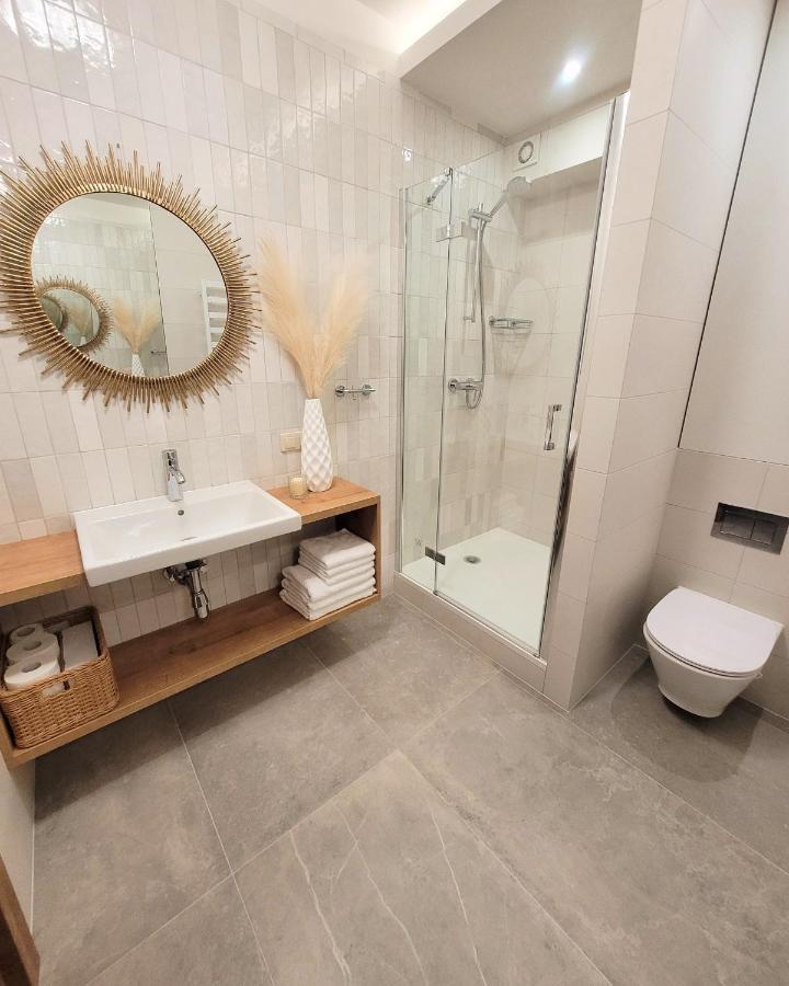 Pine Point Apartament With Terrace, Shared Pool, Tennis Court 波别罗沃 外观 照片