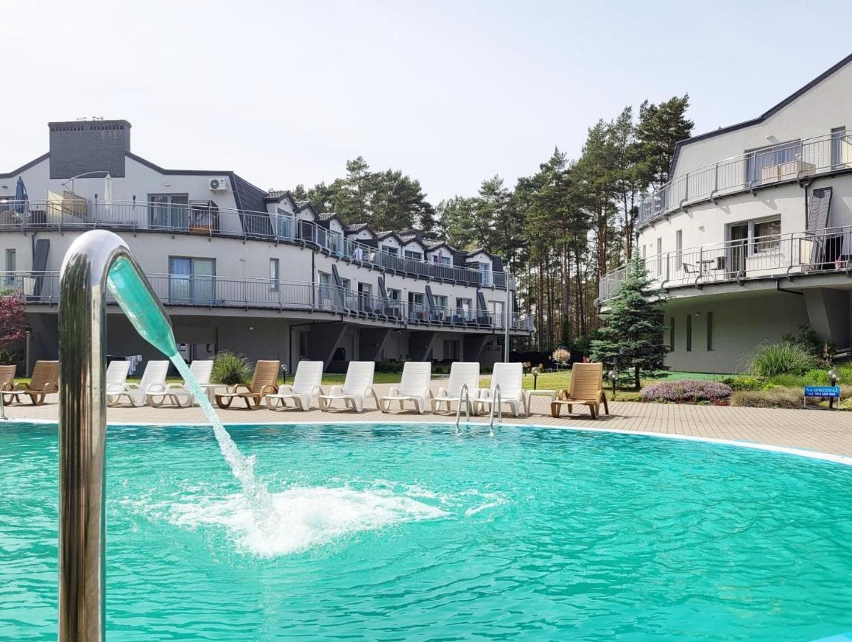 Pine Point Apartament With Terrace, Shared Pool, Tennis Court 波别罗沃 外观 照片